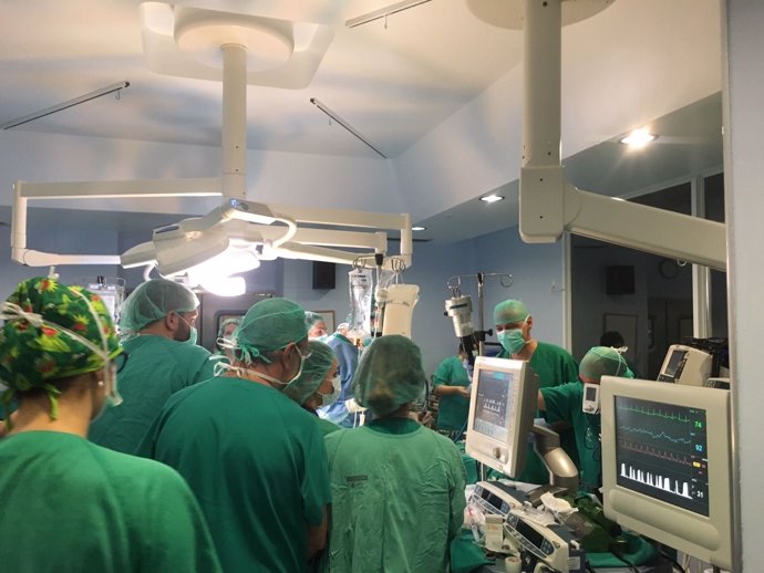 Imagen de archivo de una operación en el Hospital Clínico de València 