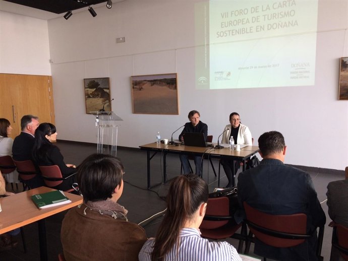 El consejero de Medio Ambiente, José Fiscal, en Almonte (Huelva). 