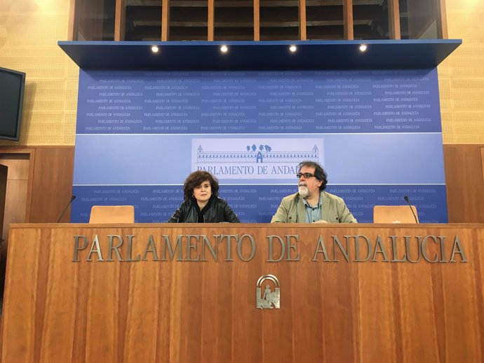 Esperanza Gómez y Jesús Romero en rueda de prensa