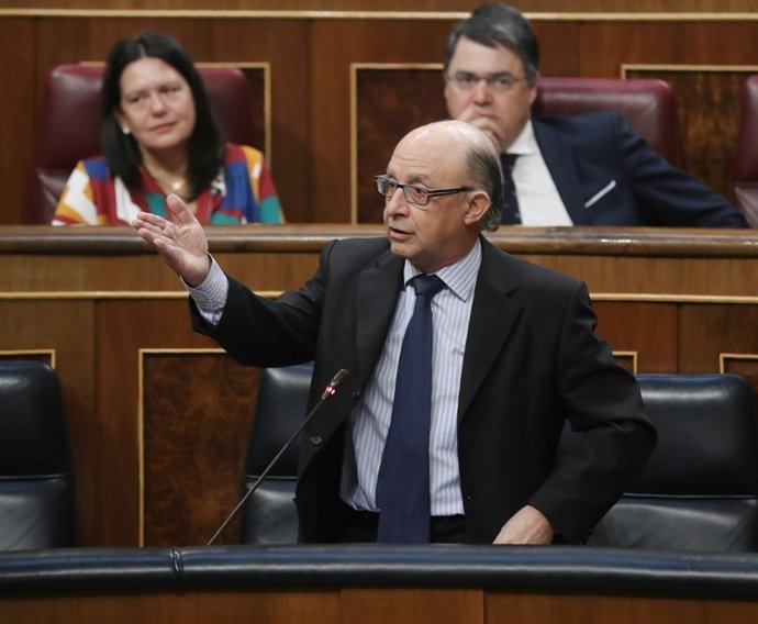 Cristóbal Montoro en la sesión de control al Gobierno en el Congreso