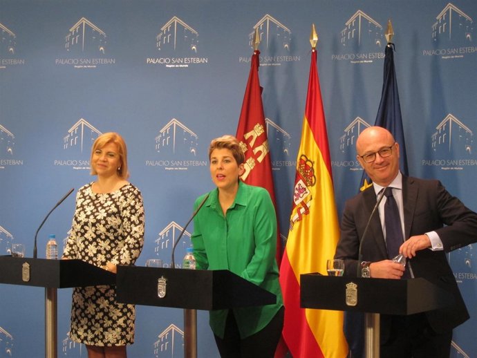 Noelia Arroyo en el centro de la imagen da cuenta acuerdos Consejo        