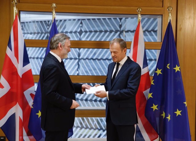 Donald Tusk recibe la notificación de salida de Reino Unido de la UE