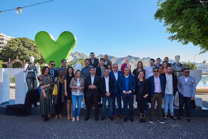 Presentación del concurso y la feria de la moda