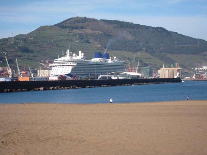          Nueva Terminal Del Puerto De Bilbao                      