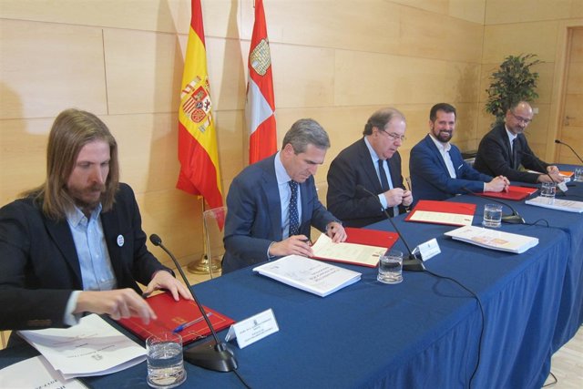 Valladolid. Firma del Pacto por la Reindustrialización                 