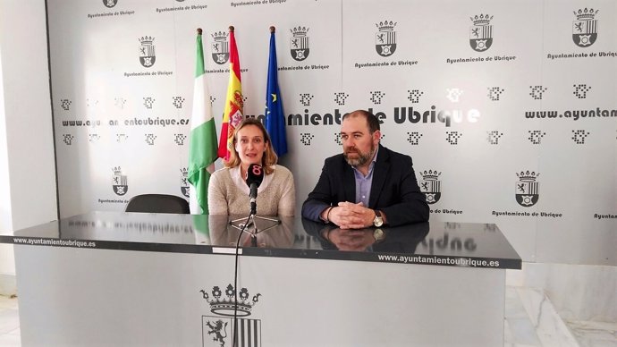 Solís con la alcaldesa de Ubrique