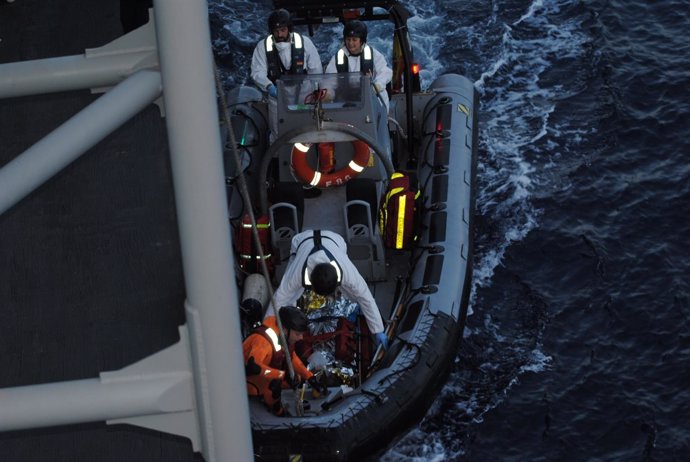 Migrante rescatado por la fragata 'Canarias'