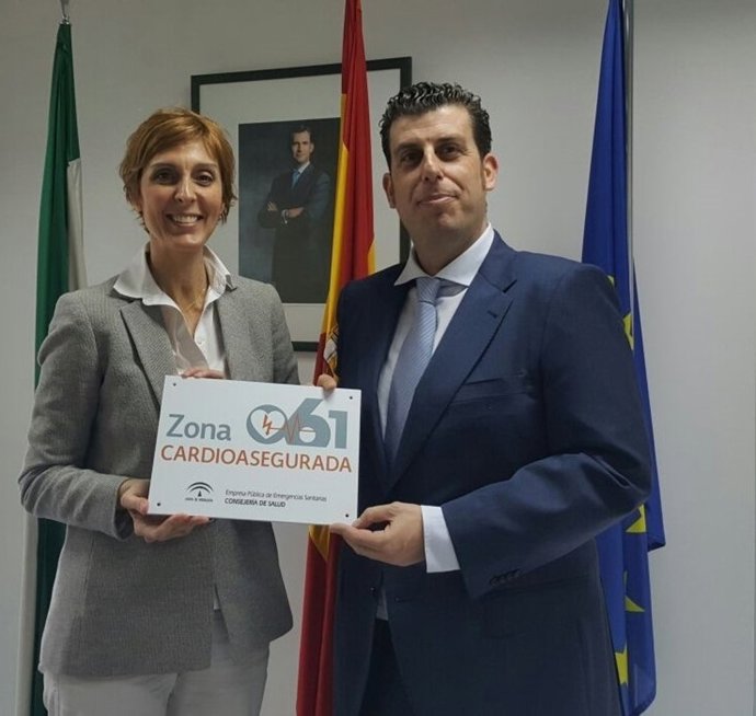 Entrega del distintivo a la estación de auitobuses