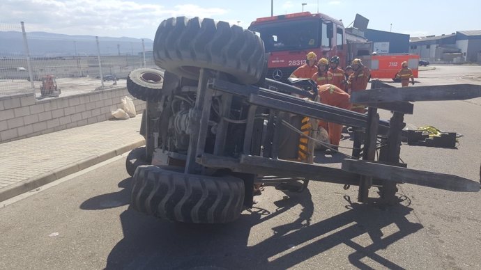 Un hombre fallece tras quedar atrapado bajo una máquina elevadora