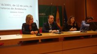 La Junta traslada a medio centenar de representantes de municipios en Huelva la normativa de carreteras en Andalucía