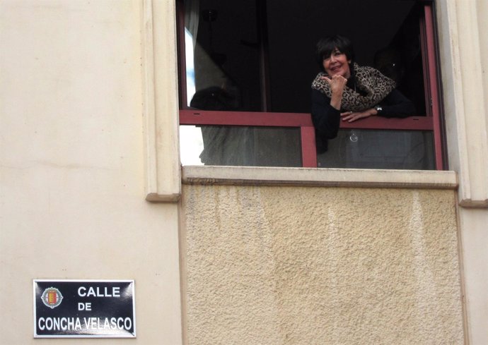 Concha Velasco, en la calle de Valladolid que lleva su nombre