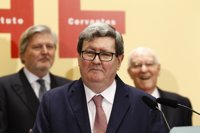 El director del Cervantes defiende que la institución difunda también la cultura de "los países que fueron españoles"