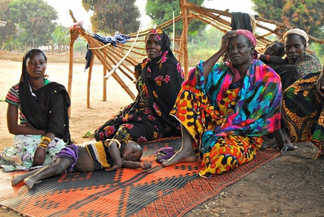 Mujeres de Aza, pueblo de RCA saqueado por el LRA 