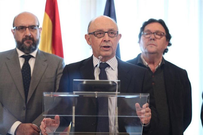 Montoro signa amb els sindicats l'acord per a l'ocupació pública