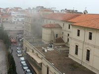 Un incendio en un almacén del Hospital Virgen de la Montaña de Cáceres obliga a desalojar una planta