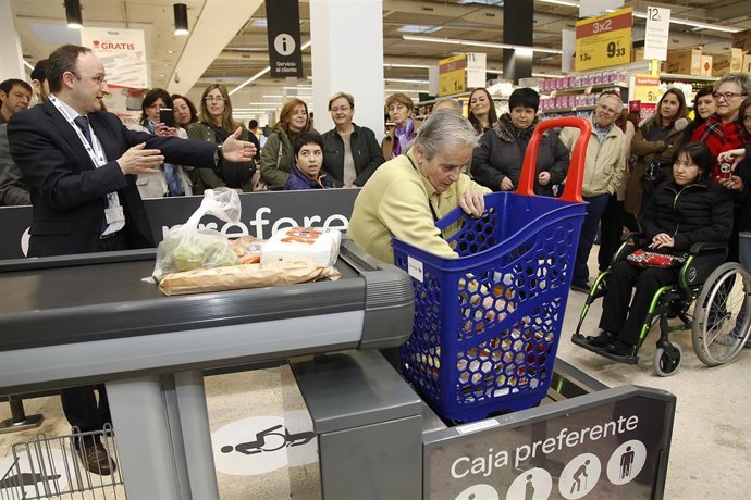 Carrefour instala un sistema de elevación de cestas