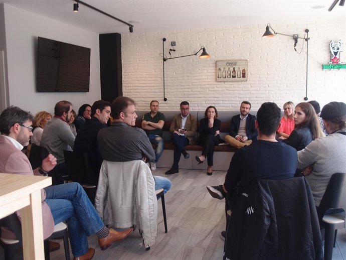 Imagen del encuentro de Gamarra con emprendedores       