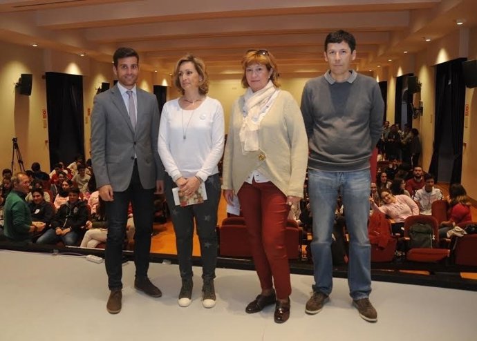 Torralbo (izda.) durante el acto