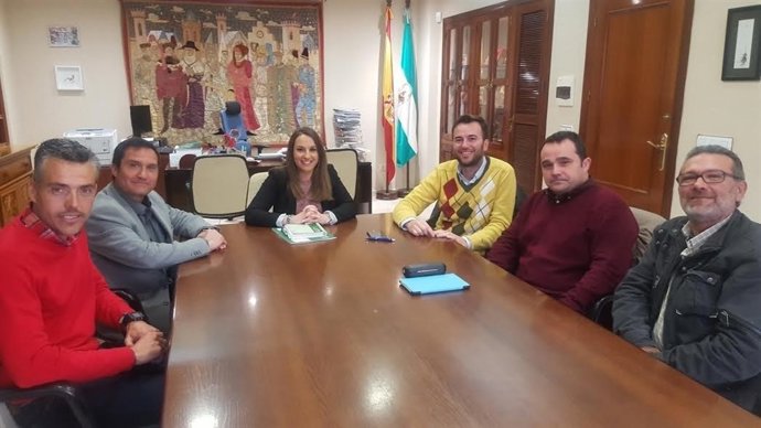 Ruiz con el equipo directivo y la AMPA