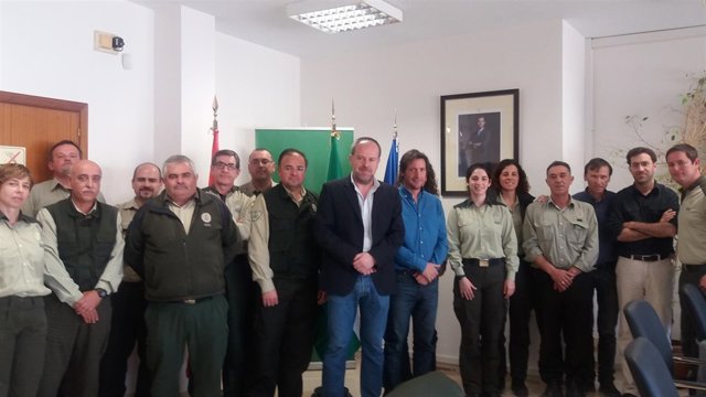 Algar (centro) en la reunión de cordinación