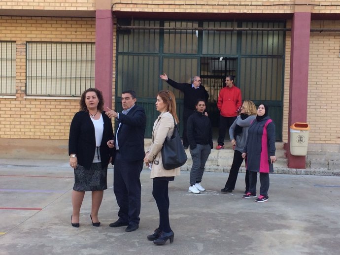 Visita del delegado de Educación al colegio Onuba de Huelva. 
