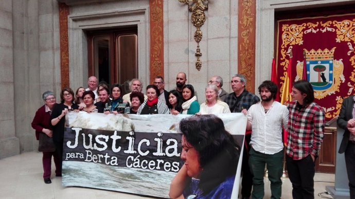 Homenaje a la activista Berta Cáceres en Plaza de la Villa
