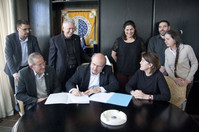 Firma del acuerdo