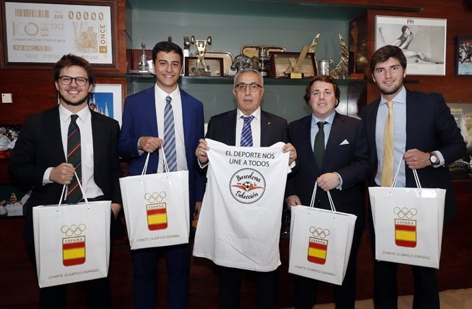 Alejandro Blanco con miembros de Barcelona con la Selección