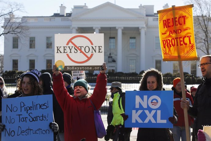 Activistas protestas frente a la Casa Blanca por la construcción del Keystone XL
