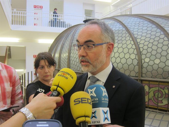  El Secretari D'Universitats Arcadi Navarro