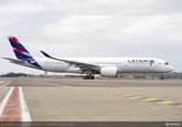 Foto: LATAM Airlines se convierte en la primera aerolínea en unir Francia con América Latina