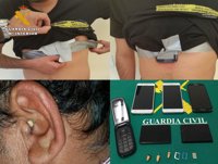 Guardia Civil interviene dispositivos electrónicos utilizados para copiar durante los exámenes del permiso de conducir
