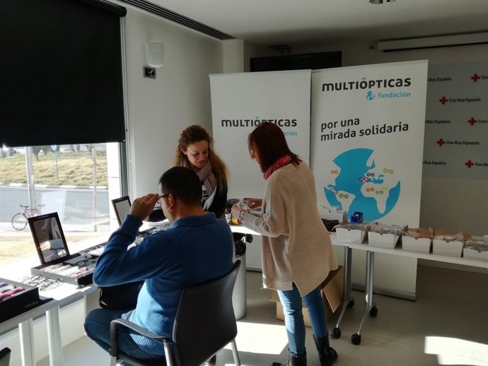 Un instante de la campaña de Fundación Multiópticas en Alicante