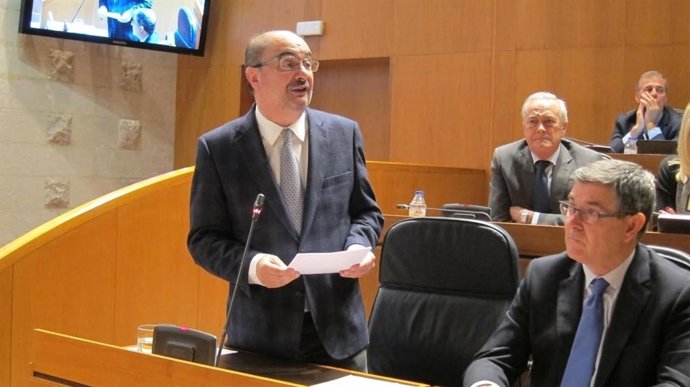 Lambán, en el pleno de las Cortes