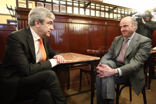 Luis Garicano y el ministro Luis de Guindos se reúnen