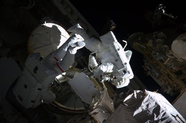 Shane Kimbrough (izquierda) and Peggy Whitson (rderecha) 