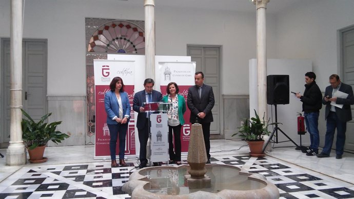 Rueda de la consejera de Igualdad y el presidente de Diputación de Granada