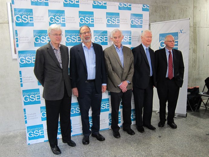Bengt Holmström, Alvin Roth, Christopher Sims, James Mirrlees i Oliver Hart    