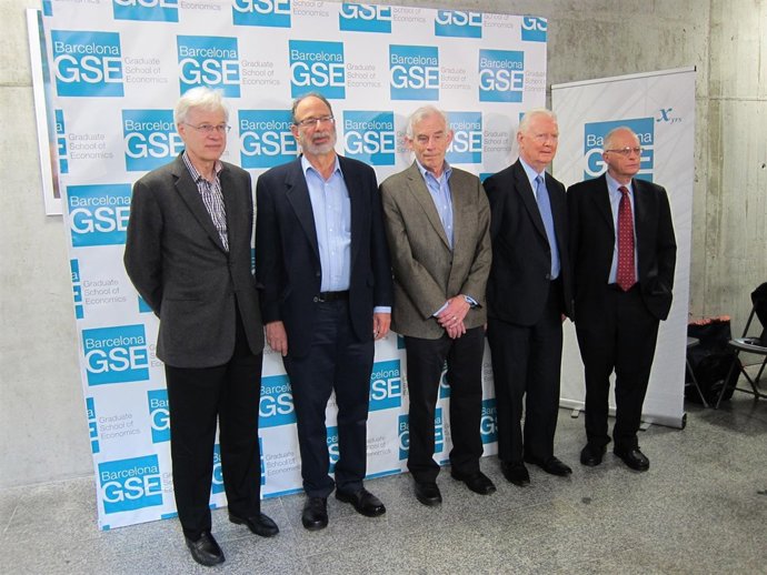 Bengt Holmström, Alvin Roth, Christopher Sims, James Mirrlees i Oliver Hart    