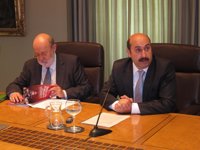 Equipo de Sánchez dice que Díaz representa, pese a su "poderío", un modelo "fosilizado" que puede "empequeñecer" al PSOE