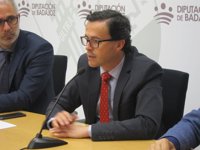 Gallardo reprueba las pintadas aparecidas en Guadiana del Caudillo porque "solamente desde el diálogo" se alcanzan "obje