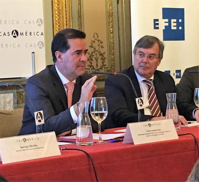 Frank Pearl junto al director general para Iberoamérica, Antonio Pérez-Hernández