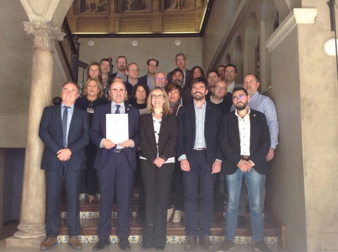  Ayerdi Junto Con El Resto De Autoridades Y Representantes De La Ribera