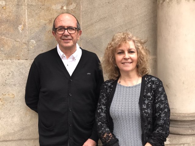 Els escriptors Maria Carme Roca i Jaume Cela