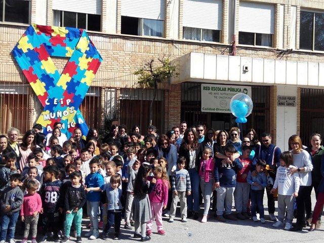 Acto en el Muñoz Garnica por el Día Mundial de Concienciación sobre Autismo.