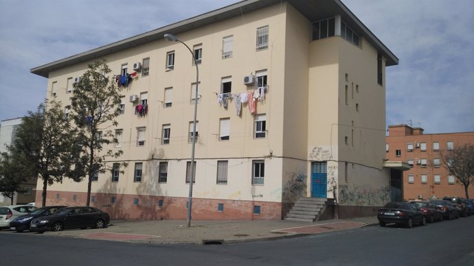 Viviendas públicas en alquiler en la calle Jazmín de El Torrejón. 