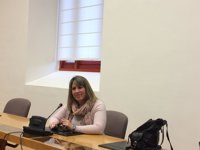 Carmen Santos acusa al PP de "instrumentalizar" su tuit para "esconder" los "recortes" en violencia de género