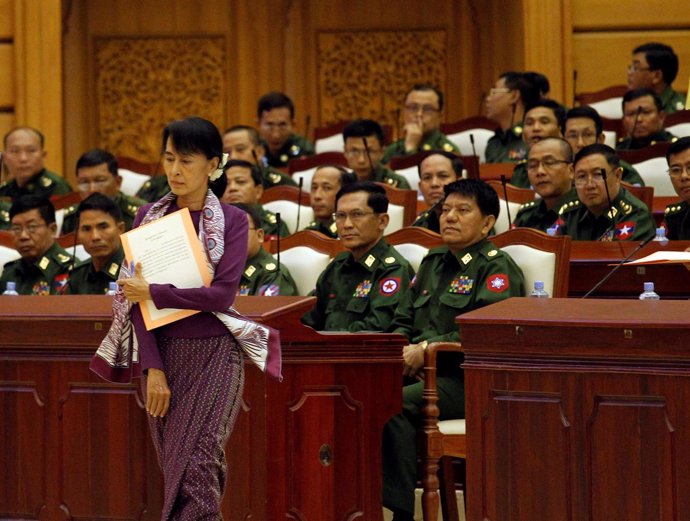 Aung San Suu Kyi en el Parlamento birmano