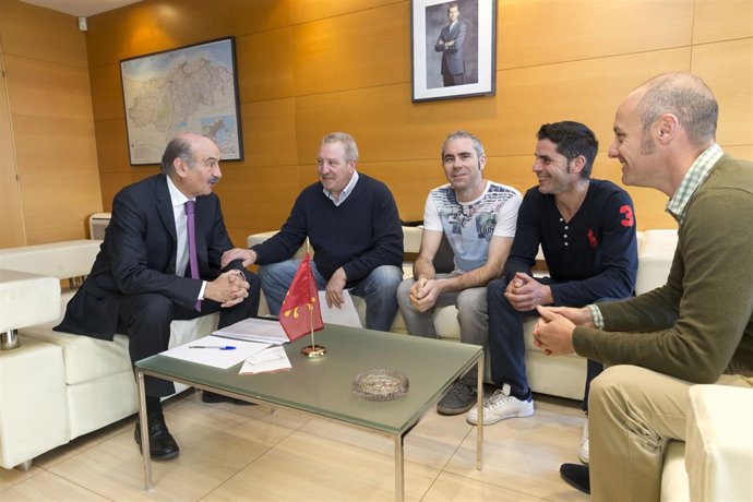 Mazón se reúne con el alcalde de Anievas