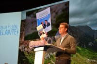 Núñez Feijóo destaca la "grandeza" de Herrera, un "caballero" que debe ser "referente" de Fernández Mañueco